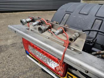 FMX 460 8x4*4 / HMF Z KRAAN + HYVA LIFT